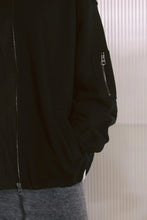 Lade das Bild in den Galerie-Viewer, Heavy Sweat Bomber Mit Woke Foil Druck
