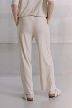 Lade das Bild in den Galerie-Viewer, Halia - Softe Hose Mit Geradem Bein
