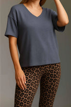 Lade das Bild in den Galerie-Viewer, Strickoptik T-Shirt
