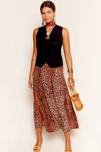 Lade das Bild in den Galerie-Viewer, Georgia Silk Midi Skirt
