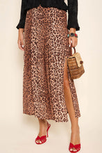 Lade das Bild in den Galerie-Viewer, Georgia Silk Midi Skirt
