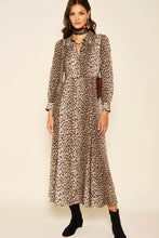 Lade das Bild in den Galerie-Viewer, Maddison Shirt Dress

