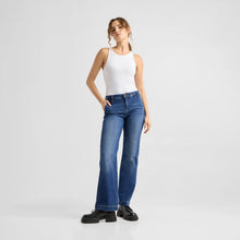 Lade das Bild in den Galerie-Viewer, COSMA Jeans Flared Chino von DAWN