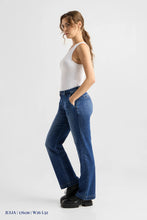 Lade das Bild in den Galerie-Viewer, COSMA Jeans Flared Chino von DAWN