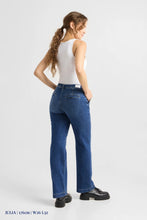 Lade das Bild in den Galerie-Viewer, COSMA Jeans Flared Chino von DAWN