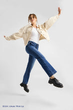 Lade das Bild in den Galerie-Viewer, COSMA Jeans Flared Chino von DAWN