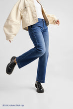 Lade das Bild in den Galerie-Viewer, COSMA Jeans Flared Chino von DAWN