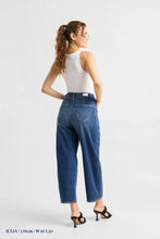 Lade das Bild in den Galerie-Viewer, MOONDUST Barrel Leg Jeans von DAWN