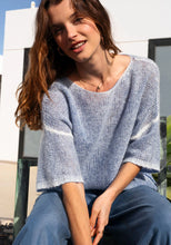Lade das Bild in den Galerie-Viewer, Blauer Kurzarm-Pullover im Used-Look
