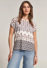 Lade das Bild in den Galerie-Viewer, T-Shirt mit geometrischem Print
