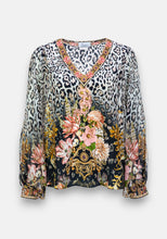 Lade das Bild in den Galerie-Viewer, Seidenbluse mit floralem Leoprint
