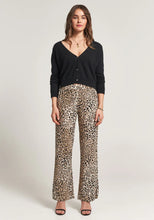 Lade das Bild in den Galerie-Viewer, Hose mit Leoprint
