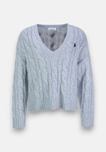 Lade das Bild in den Galerie-Viewer, Boxy Zopfpullover Frog mit V-Ausschnitt grey pearl
