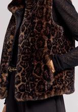 Lade das Bild in den Galerie-Viewer, Flauschige Weste mit Leoprint
