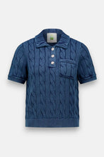 Lade das Bild in den Galerie-Viewer, Zopfstrick Poloshirt mit Stone-Wash-Effekt