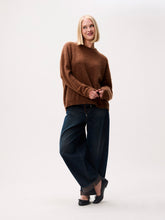 Lade das Bild in den Galerie-Viewer, CATWALK JUNKIE Super Soft Merino Knit Caramel – Bild 3