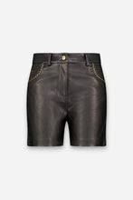 Lade das Bild in den Galerie-Viewer, Shorts mit Nieten aus veganem Leder