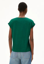 Lade das Bild in den Galerie-Viewer, JILAANA T-SHIRT

