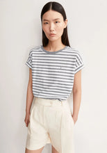 Lade das Bild in den Galerie-Viewer, IDAARA STRIPES T-SHIRT in 2 Farben