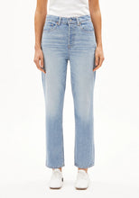 Lade das Bild in den Galerie-Viewer, AAIKALA HIGH STRAIGHT JEANS