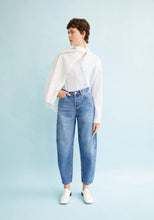 Lade das Bild in den Galerie-Viewer, BAARLY BARREL JEANS  100% recycelte Baumwolle Non Stretch