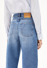 Lade das Bild in den Galerie-Viewer, BAARLY BARREL JEANS  100% recycelte Baumwolle Non Stretch