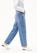 Lade das Bild in den Galerie-Viewer, BAARLY BARREL JEANS  100% recycelte Baumwolle Non Stretch