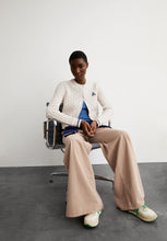 Lade das Bild in den Galerie-Viewer, JULIAANAS STRUCTURE  Strickjacke
