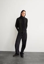 Lade das Bild in den Galerie-Viewer, GRAZILIANAA SOFT - Longsleeve aus Bio-Baumwolle in 2 Farben
