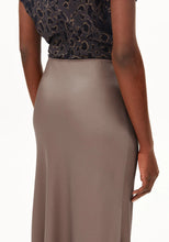 Lade das Bild in den Galerie-Viewer, LENOVAA SATIN ROCK