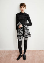 Lade das Bild in den Galerie-Viewer, CALUNAA ZEBRARAA  Longsleeve
