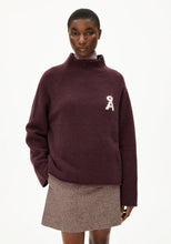 Lade das Bild in den Galerie-Viewer, ICONIC Å MONALAA BOUCLÉ  Pullover aus Woll Mix
