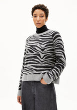 Lade das Bild in den Galerie-Viewer, LILIRIAA ZEBRARAA  Pullover aus Bio-Woll Mix
