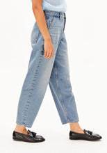Lade das Bild in den Galerie-Viewer, BAARLY CARPENTER BARREL JEANS