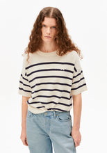 Lade das Bild in den Galerie-Viewer, GESTREIFTES LEINEN-MIX STRICKSHIRT in 2 Farben