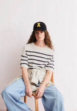 Lade das Bild in den Galerie-Viewer, GESTREIFTES LEINEN-MIX STRICKSHIRT in 2 Farben