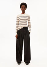 Lade das Bild in den Galerie-Viewer, ALAANIA  STRIPE KNIT SWEATER