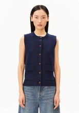 Lade das Bild in den Galerie-Viewer, Compact Crew Knit Vest tinted navy
