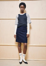 Lade das Bild in den Galerie-Viewer, Compact Knit Skirt tinted navy
