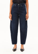 Lade das Bild in den Galerie-Viewer, BAARLY BARREL JEANS  in 2 Waschungen