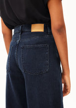 Lade das Bild in den Galerie-Viewer, BAARLY BARREL JEANS  in 2 Waschungen