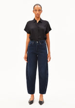 Lade das Bild in den Galerie-Viewer, BAARLY BARREL JEANS  in 2 Waschungen