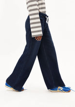 Lade das Bild in den Galerie-Viewer, ASTRAEAAS WIDE LEG JEANS in verschiedenen Waschungen