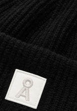 Lade das Bild in den Galerie-Viewer, Iconic A Wool Hat in verschiedenen Farben