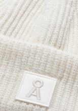 Lade das Bild in den Galerie-Viewer, Iconic A Wool Hat in verschiedenen Farben