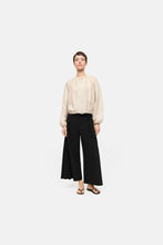 Lade das Bild in den Galerie-Viewer, Celeste  HOSE WIDE-FIT CROPPED