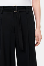 Lade das Bild in den Galerie-Viewer, Celeste  HOSE WIDE-FIT CROPPED