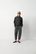 Lade das Bild in den Galerie-Viewer, Orly plain  BARREL HOSE CROPPED