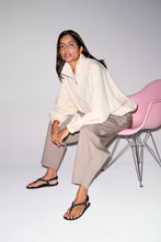 Lade das Bild in den Galerie-Viewer, Blossom cargo  BARREL HOSE CROPPED