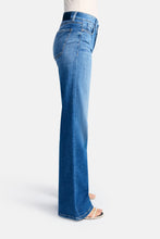 Lade das Bild in den Galerie-Viewer, Tess Jeans mid blue
